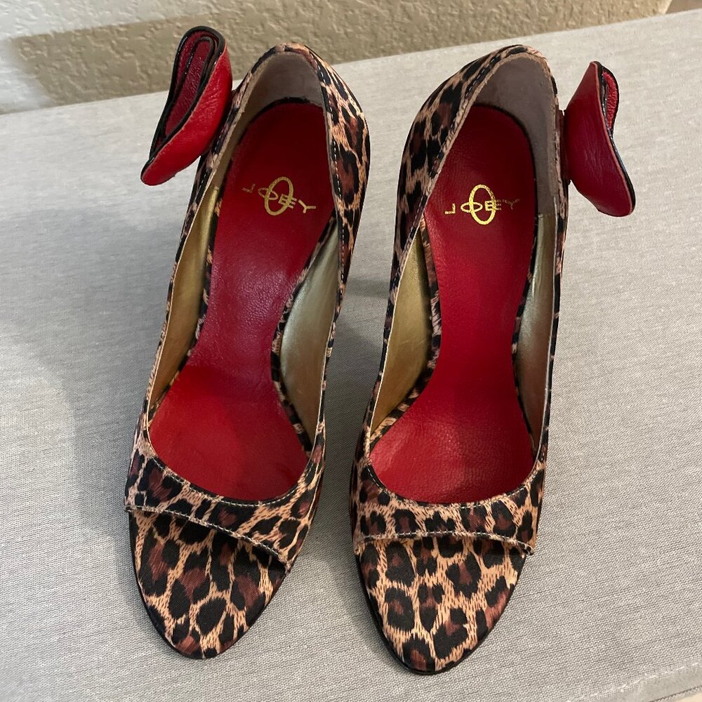 Joey O Leopard Pumps